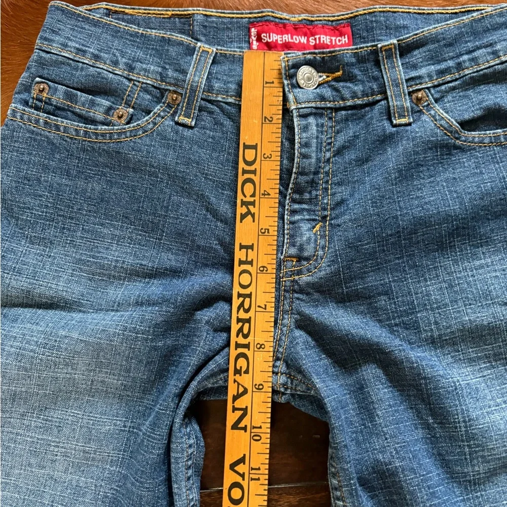 Vintage Y2K Levi's 518 Women's Boot Cut Flared Jeans in Medium Blue Wash - Picture 11 of 12